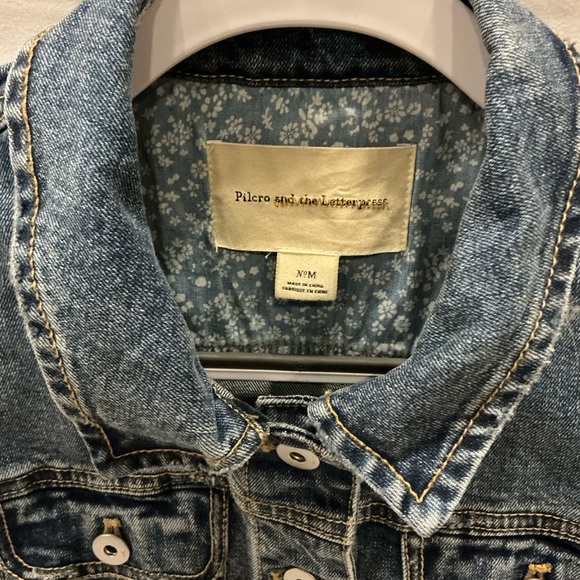 NWOT Pilcro Anthropologie Denim Jacket w Crochet Lace Hem Boho Chic size Medium - Picture 5 of 6